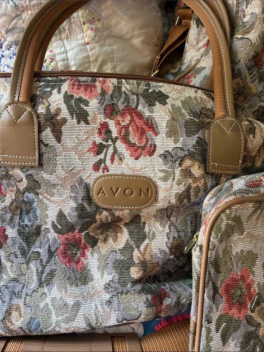 Vintage Avon Floral Tapestry 4 Piece Travel bag set Like New - Picture 2 of 10
